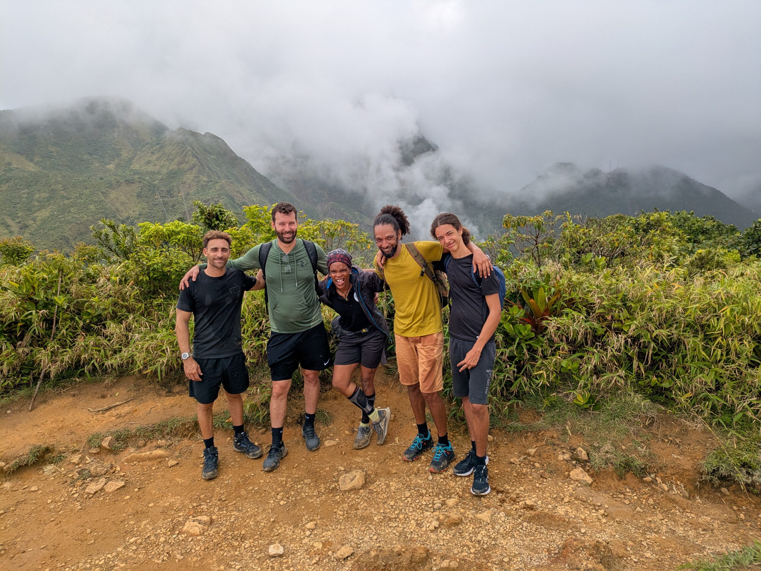 Groupe en randonnée en Dominique